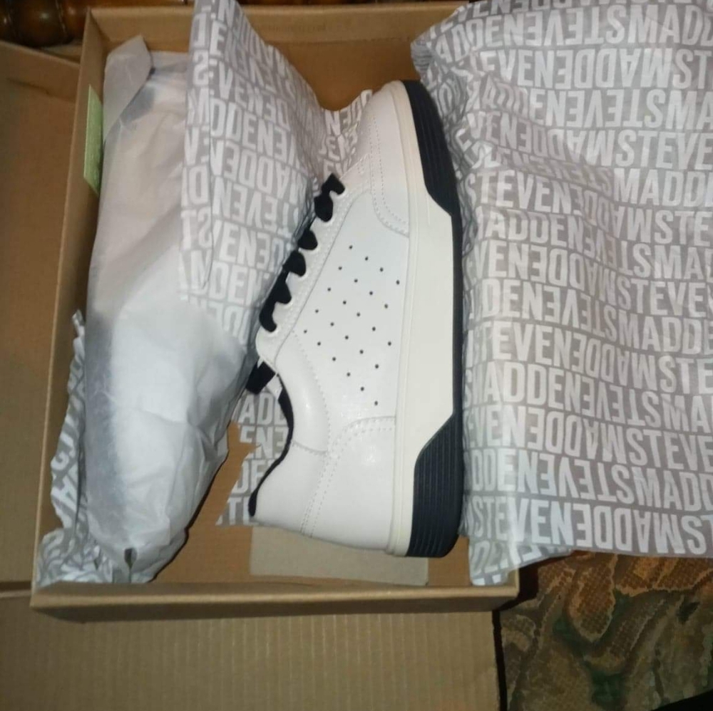 Tennis Shoes